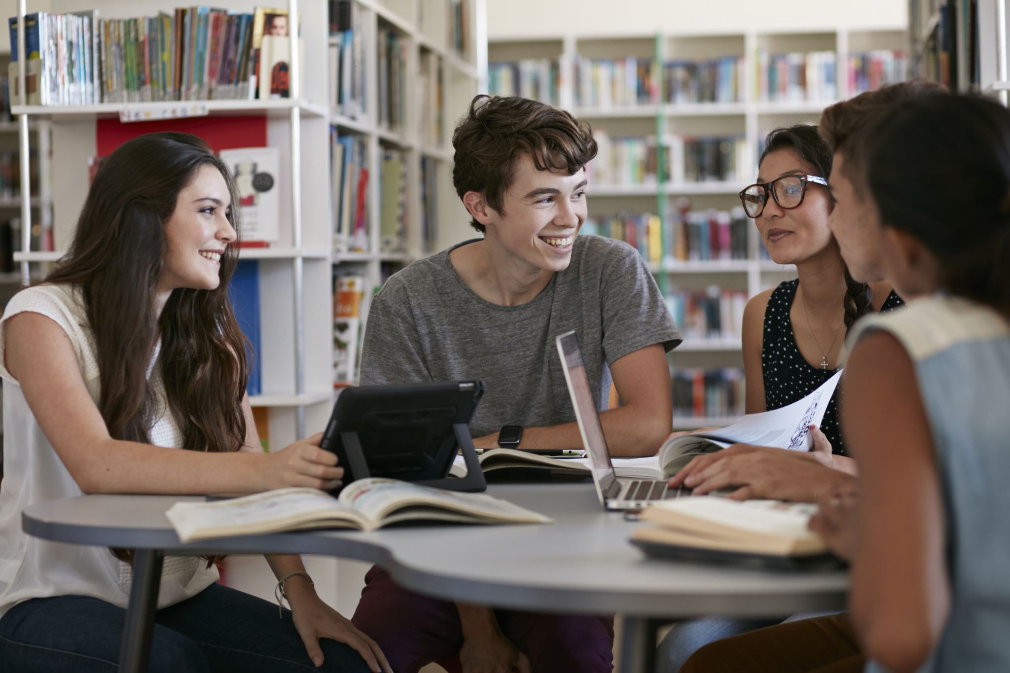 Group-of-students-working-in-library